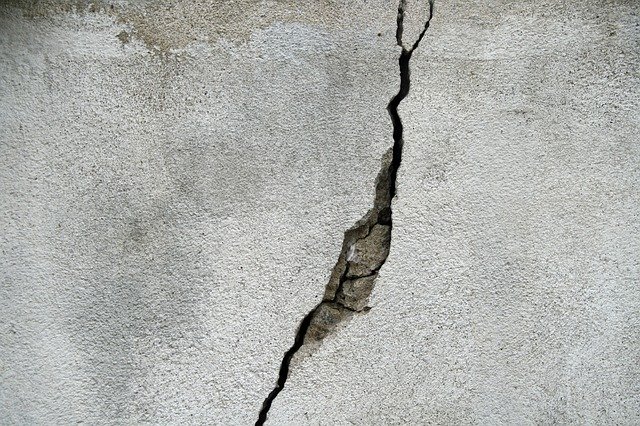 Jak naprawić pęknięcia w betonie