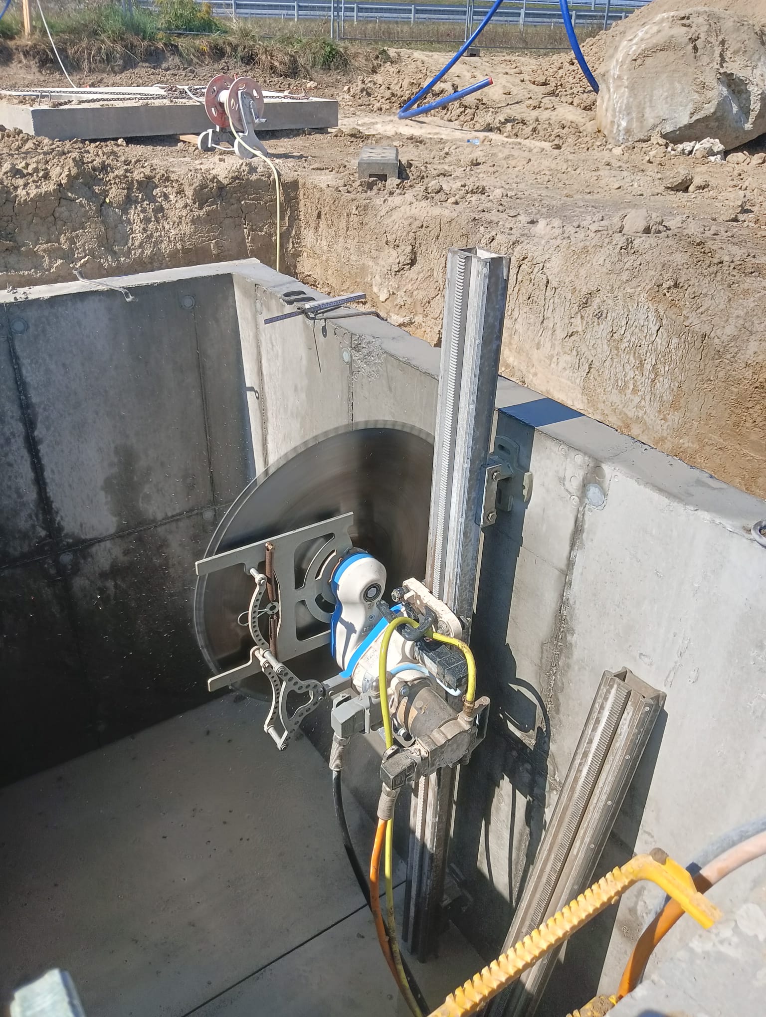 ciecie betonu architektonicznego